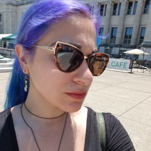 Meet your Posher, Amina